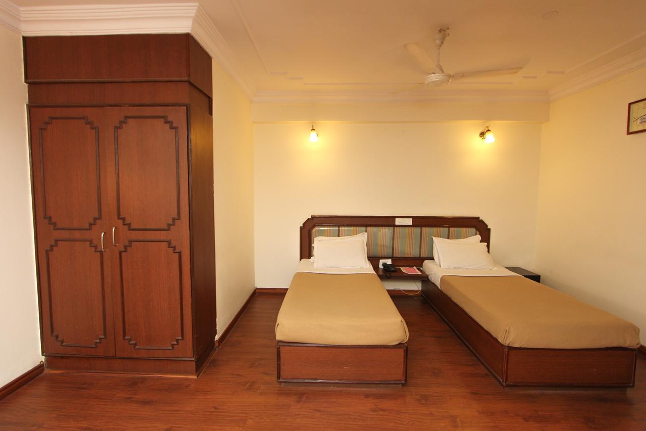 Hotel Ballal Residency Бангалор Экстерьер фото