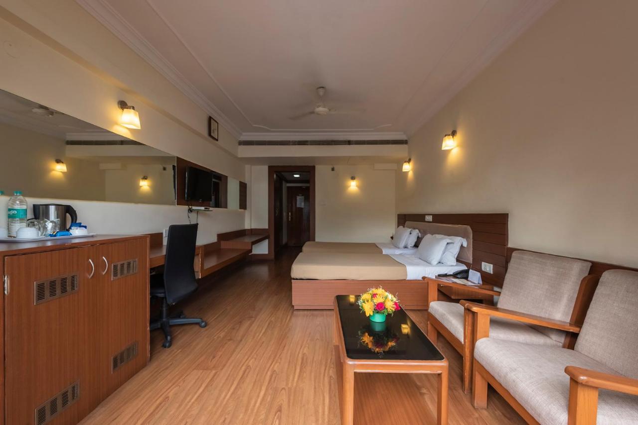 Hotel Ballal Residency Бангалор Экстерьер фото